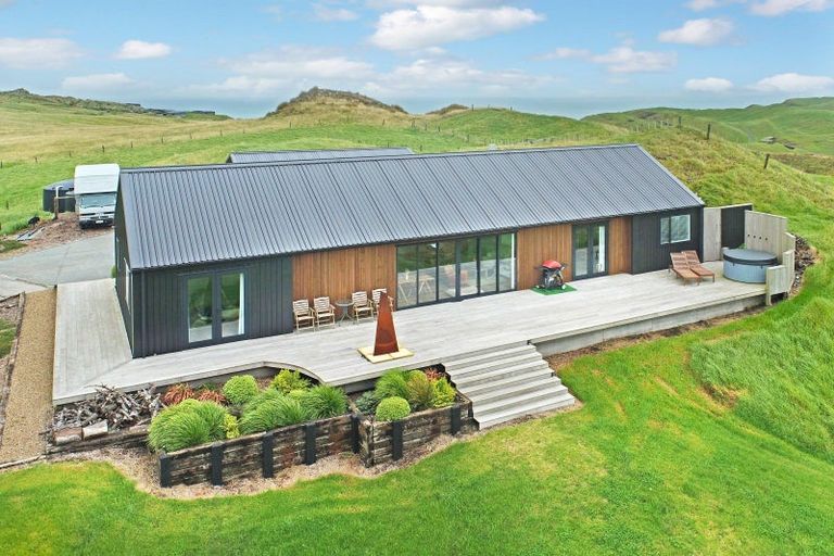 Photo of property in 569 Karioitahi Road, Lake Puketi, Waiuku, 2683