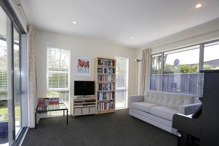 Photo of property in 2 Brackendale Place, Burnside, Christchurch, 8041