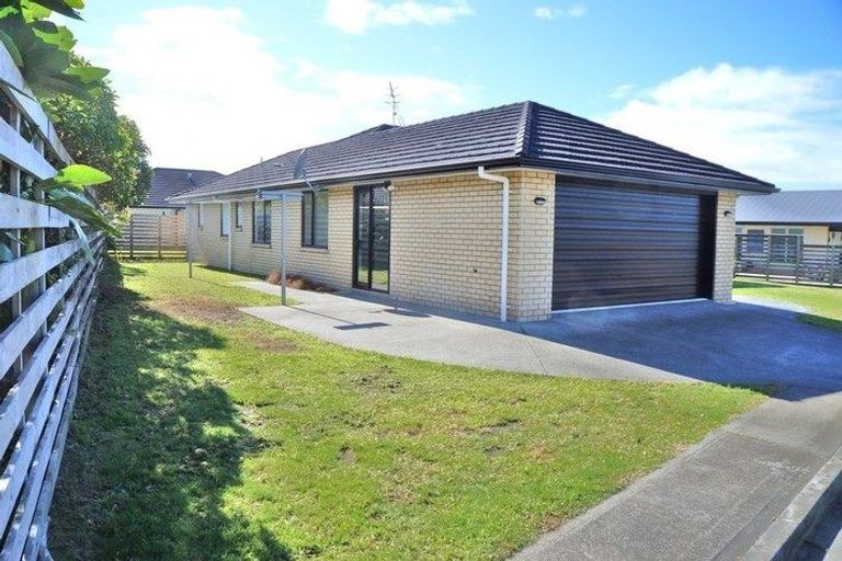 Photo of property in 48 Ocean View Rise, Ruakaka, 0116