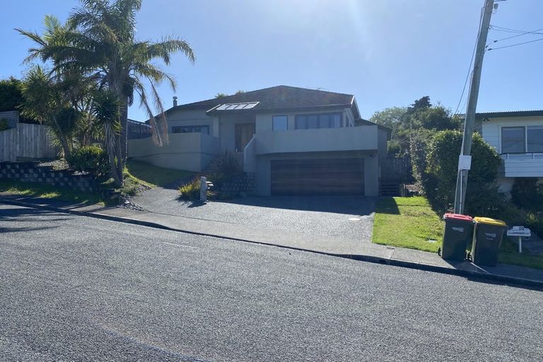 Photo of property in 2/18 Teal Crescent, Beach Haven, Auckland, 0626