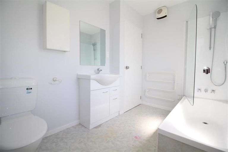 Photo of property in Emery Gardens, 7/4 Ambrico Place, New Lynn, Auckland, 0600