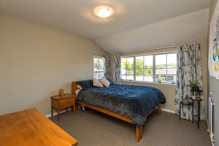 Photo of property in 39 Crofton Road, Harewood, Christchurch, 8051