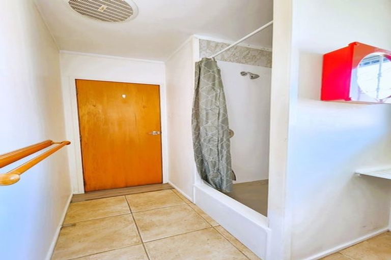 Photo of property in 26 Tamaki Bay Drive, Pakuranga, Auckland, 2010