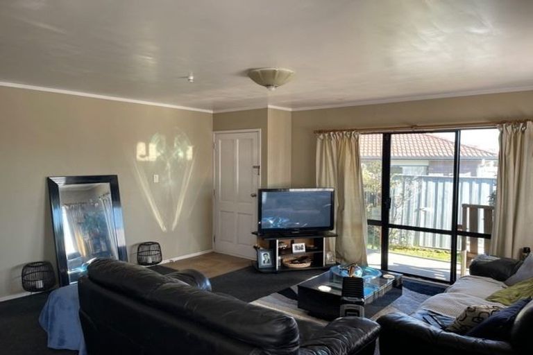 Photo of property in 24 Heathridge Place, Burswood, Auckland, 2013