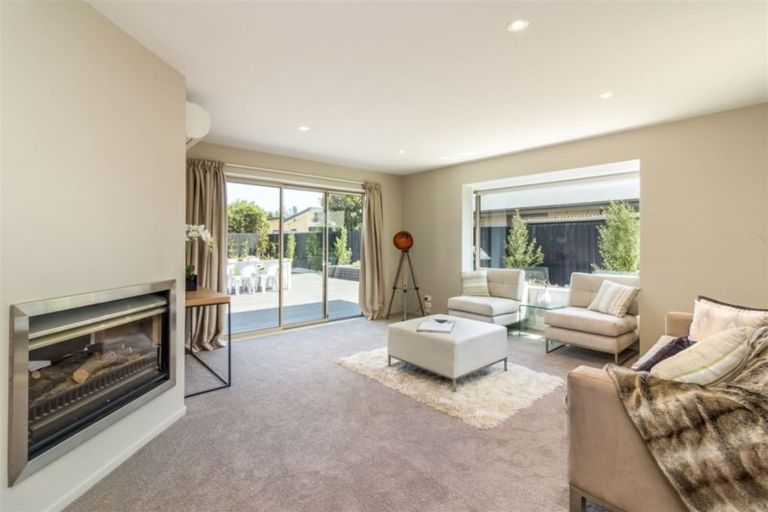 Photo of property in 6 Woodhaven Place, Parklands, Christchurch, 8083