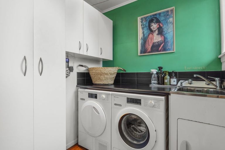 Photo of property in 12 Tyne Road, Forrest Hill, Auckland, 0620