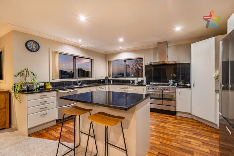 Photo of property in 295a Maungaraki Road, Maungaraki, Lower Hutt, 5010