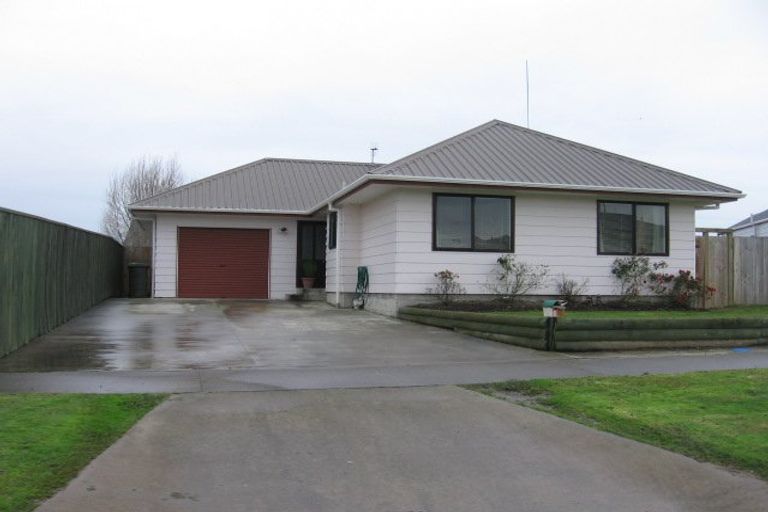 Photo of property in 6 Lydia Place, Kelvin Grove, Palmerston North, 4414