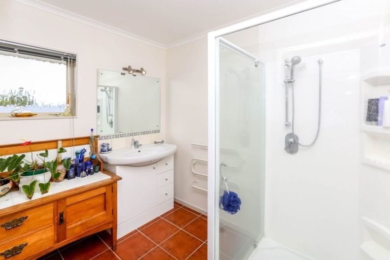 Photo of property in 1 Orlando Close, Frankleigh Park, New Plymouth, 4310