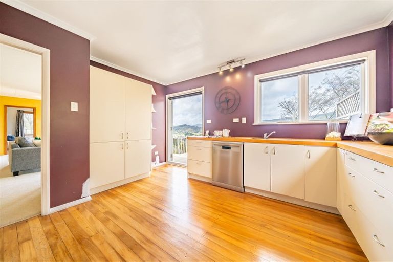 Photo of property in 17 Davis Grove, Wainuiomata, Lower Hutt, 5014