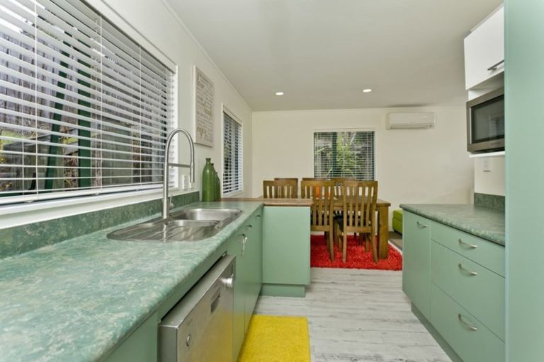 Photo of property in 2/83 Vandeleur Avenue, Birkdale, Auckland, 0626