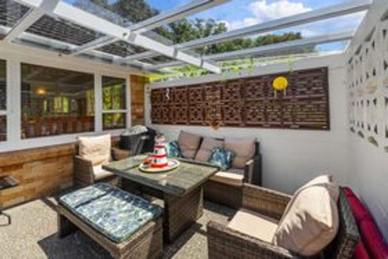 Photo of property in 319 Don Buck Road, Massey, Auckland, 0614
