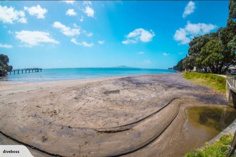 Photo of property in 12a Seaton Road, Murrays Bay, Auckland, 0630