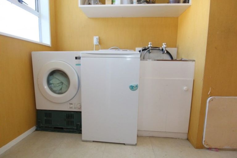 Photo of property in 66 Timaru Road, Waimate, 7924