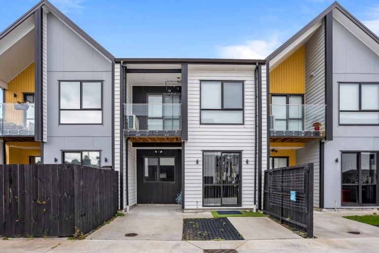 Photo of property in 75 Papatupu Way, Kumeu, 0810