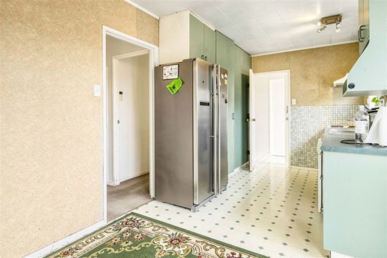 Photo of property in 71 Chilcott Road, Henderson, Auckland, 0612