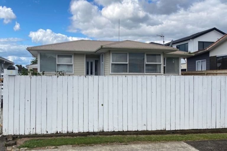 Photo of property in 3 Convair Crescent, Mangere, Auckland, 2022