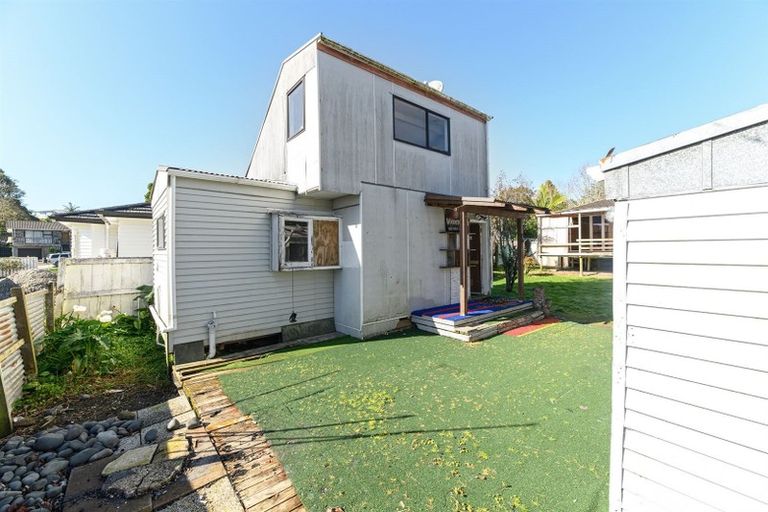 Photo of property in 3 Pendlebury Street, Green Bay, Auckland, 0604