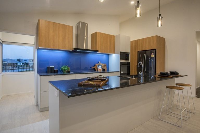 Photo of property in 17 Stace Hopper Drive, One Tree Point, 0118