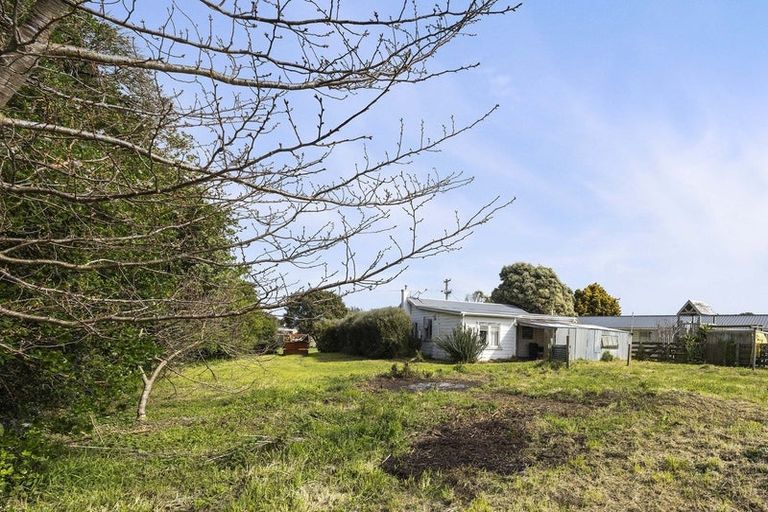 Photo of property in 11 Riemenschneider Street, Manaia, 4612