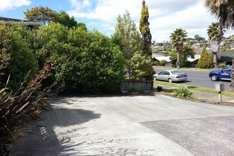 Photo of property in 72 Caribbean Drive, Unsworth Heights, Auckland, 0632