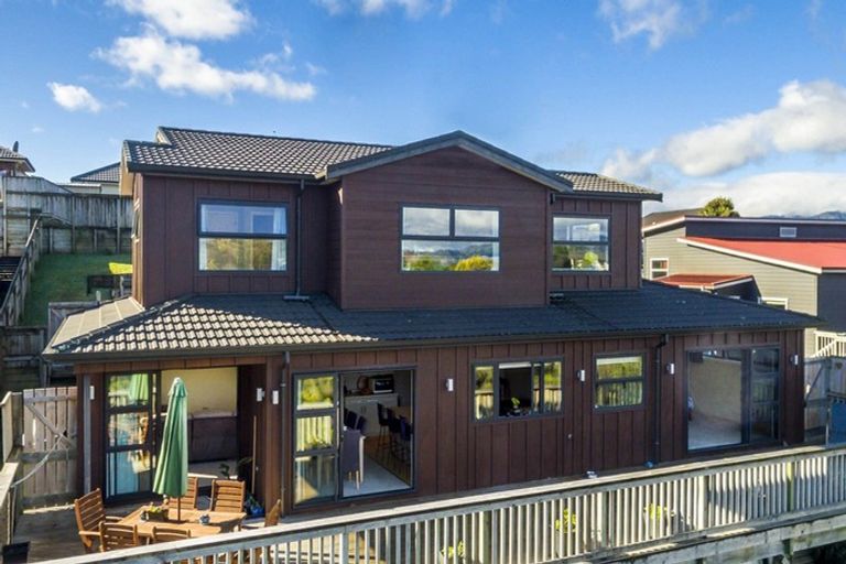 Photo of property in 98 Kirton Drive, Riverstone Terraces, Upper Hutt, 5018