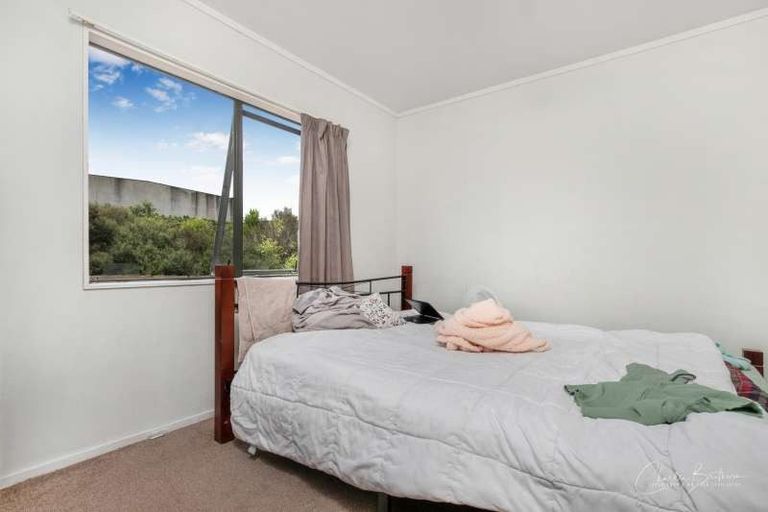 Photo of property in 2/20 Eulogy Place, Randwick Park, Auckland, 2105