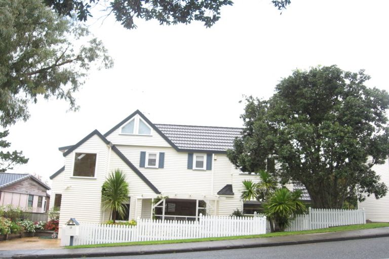 Photo of property in 19 Beach Road, Mellons Bay, Auckland, 2014