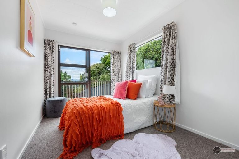 Photo of property in 47 Pokohiwi Road, Normandale, Lower Hutt, 5010