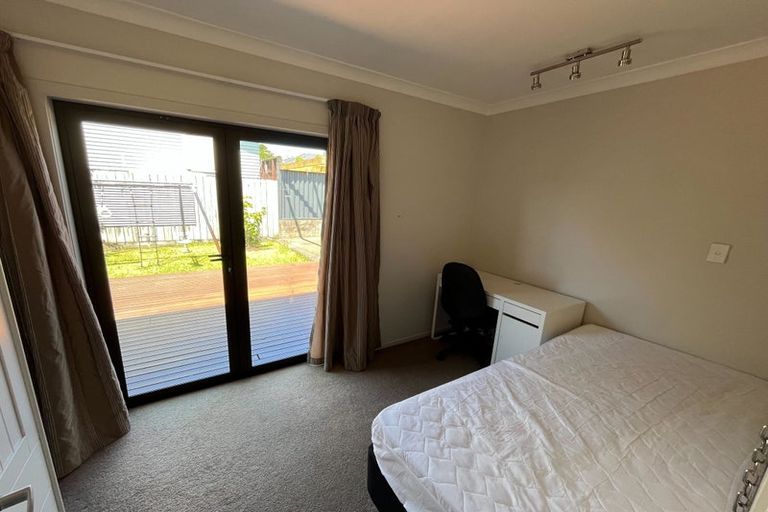 Photo of property in 2/23 Sunnyfield Crescent, Glenfield, Auckland, 0629