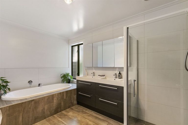 Photo of property in 251 Kaipara Road, Papakura, 2582