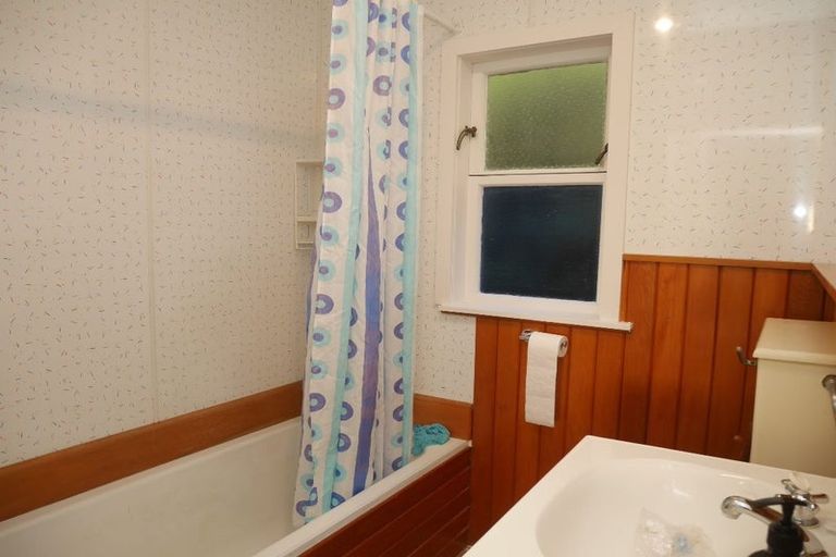 Photo of property in 82 Cluny Road, Plimmerton, Porirua, 5026
