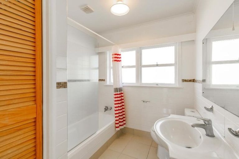 Photo of property in 1/510 East Coast Road, Windsor Park, Auckland, 0630