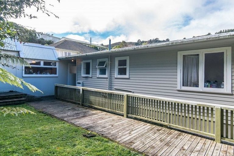 Photo of property in 107 Parkvale Road, Karori, Wellington, 6012