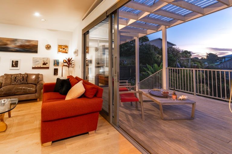 Photo of property in 6 Pine Ridge Terrace, Waikanae Beach, Waikanae, 5036