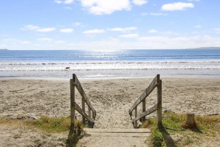 Photo of property in 2/1 West Hoe Road, Orewa, 0931