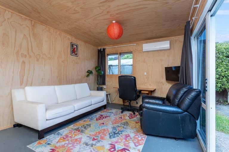 Photo of property in 1/92 Kervil Avenue, Te Atatu Peninsula, Auckland, 0610