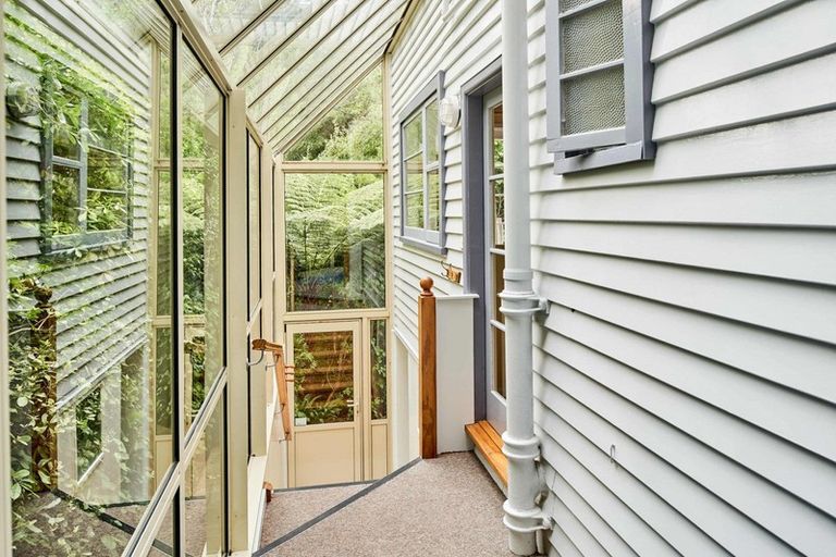 Photo of property in 88 Airlie Road, Plimmerton, Porirua, 5026