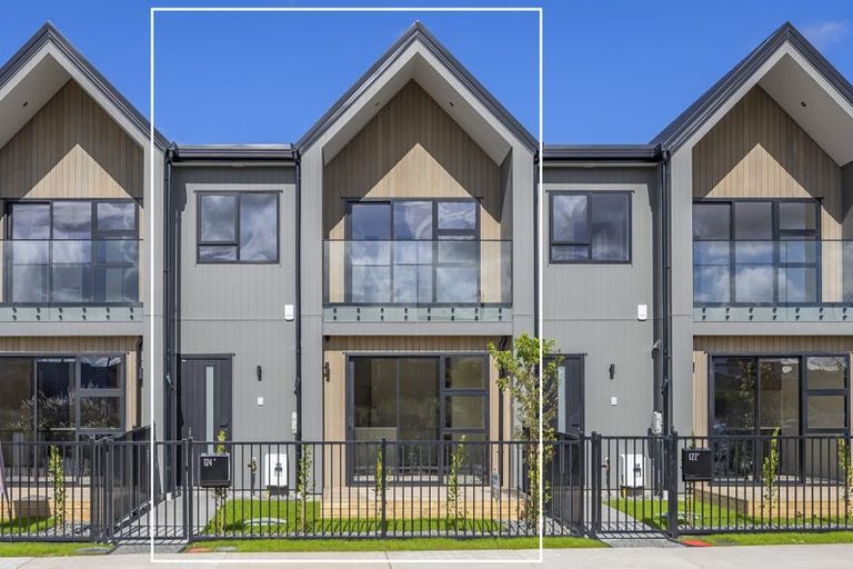 Photo of property in 124 Vintry Drive, Kumeu, 0810