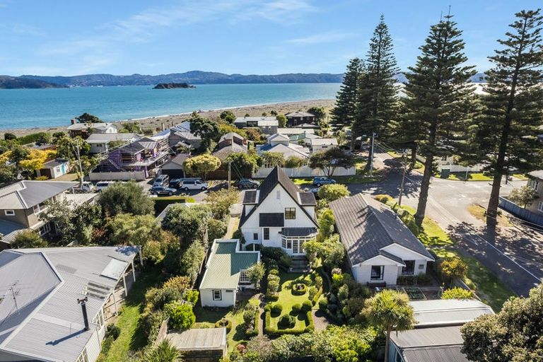 Photo of property in 425 Muritai Road, Eastbourne, Lower Hutt, 5013