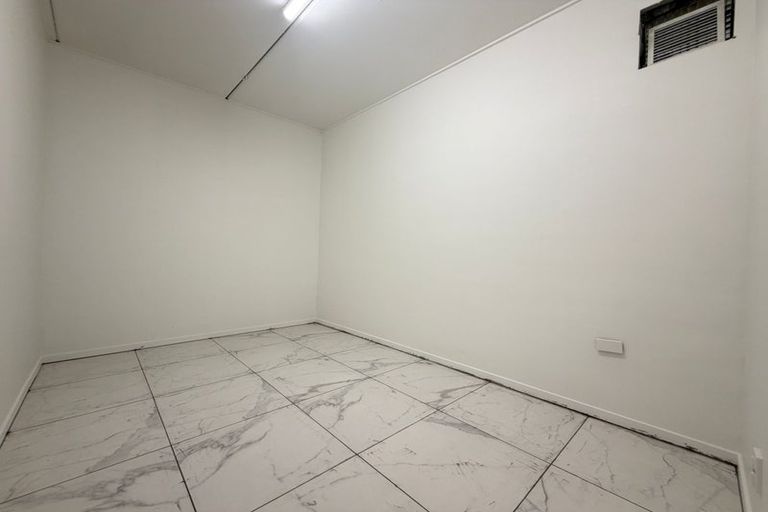 Photo of property in 8 Penlington Place, Karori, Wellington, 6012