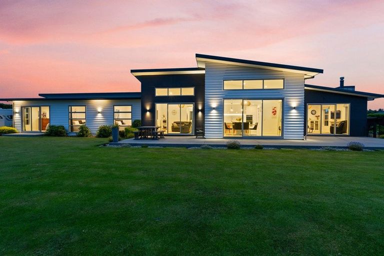 Photo of property in 11 Majestic Chance, Seaward Bush, Invercargill, 9812