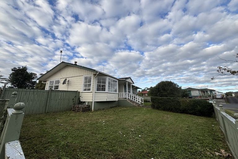Photo of property in 1 Fairlight Place, Manurewa, Auckland, 2102
