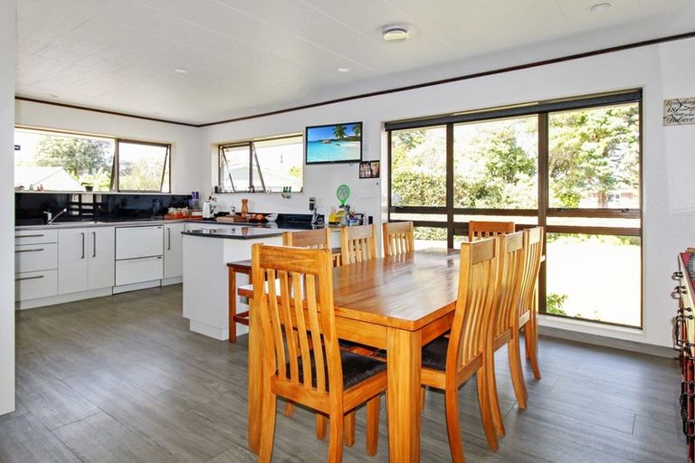 Photo of property in 10 Smith Street, Dannevirke, 4930