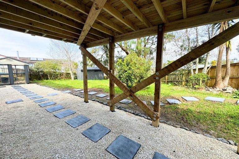 Photo of property in 9 Woodhouse Place, West Harbour, Auckland, 0618