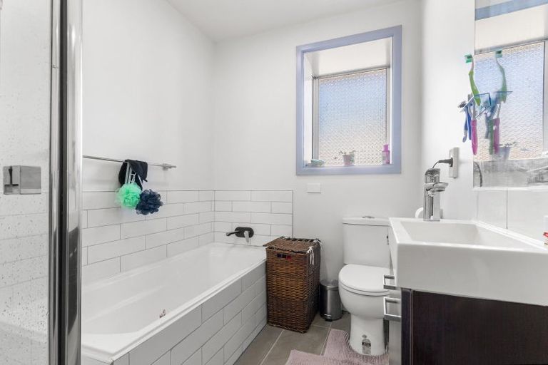 Photo of property in 13 Fairmont Place, Hornby, Christchurch, 8042