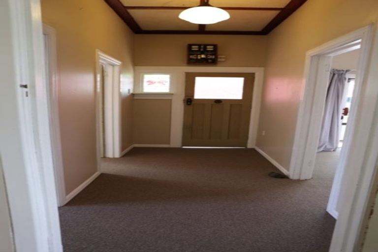 Photo of property in 15 Waverley Street, Waipawa, 4210