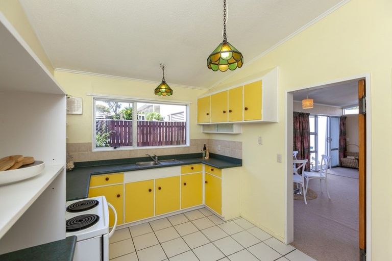 Photo of property in 6a Kingswood Grove, Raumati Beach, Paraparaumu, 5032