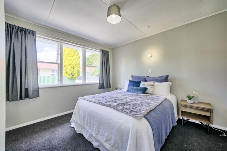 Photo of property in 1/18 Benge Crescent, Clouston Park, Upper Hutt, 5018