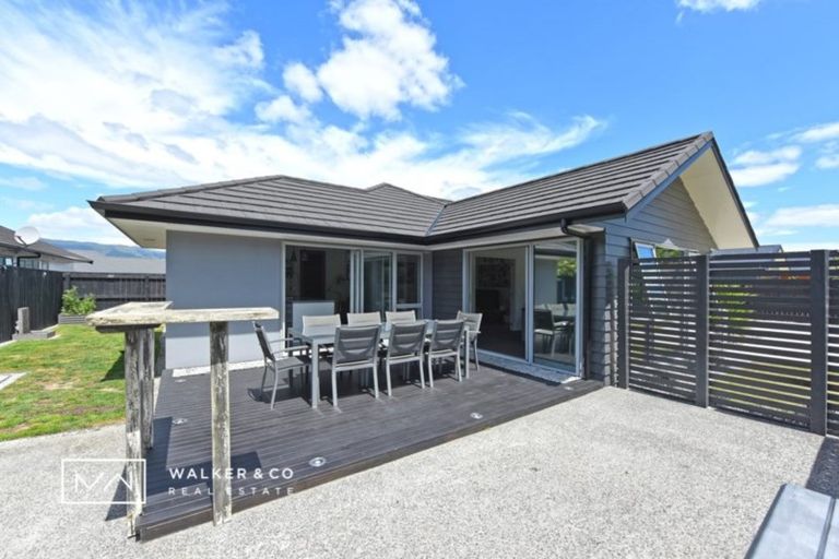 Photo of property in 90 Riverstone Drive, Riverstone Terraces, Upper Hutt, 5018